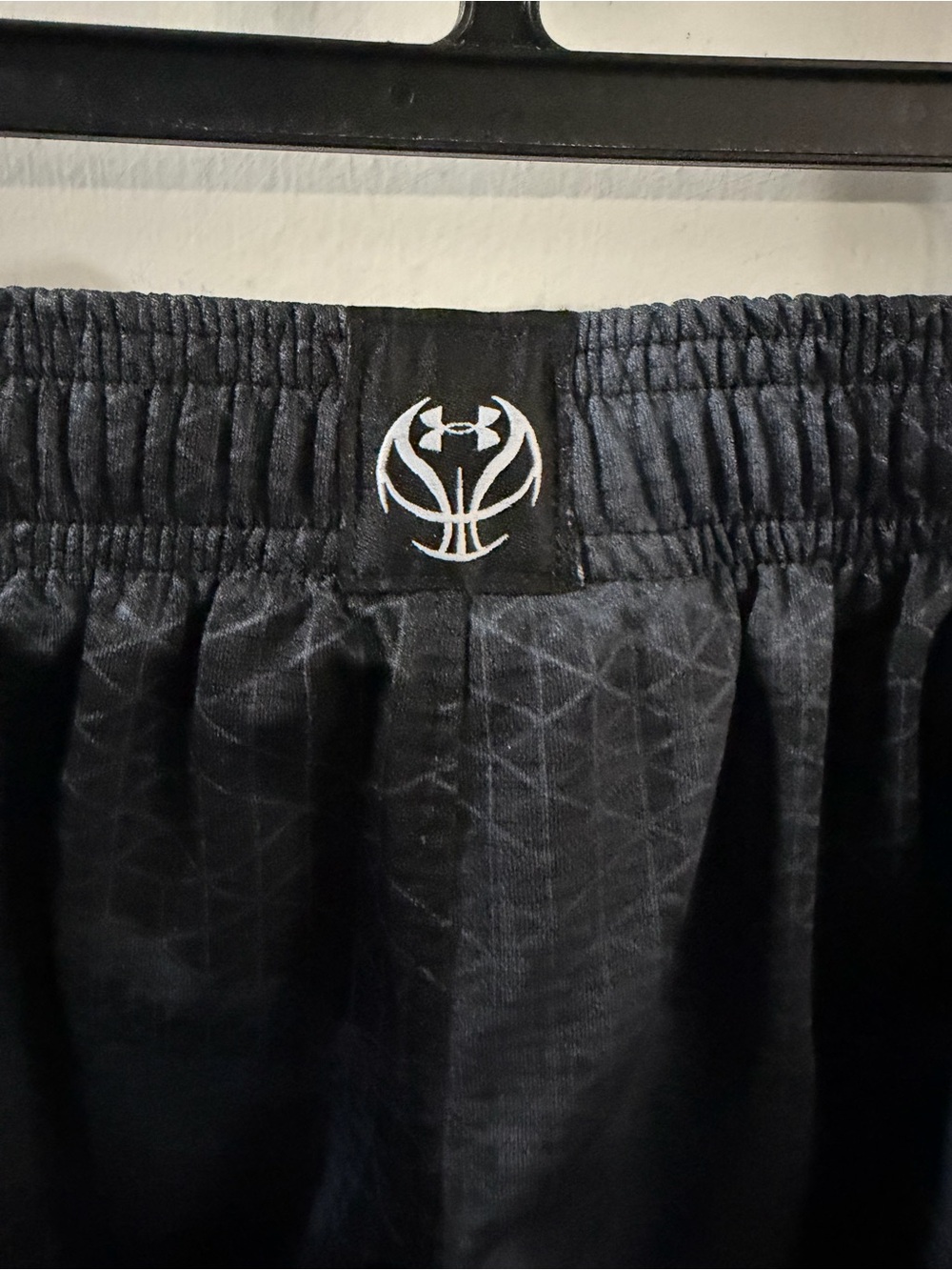Under Armour Youth XS Athletic Shorts - Picture 5 of 5
